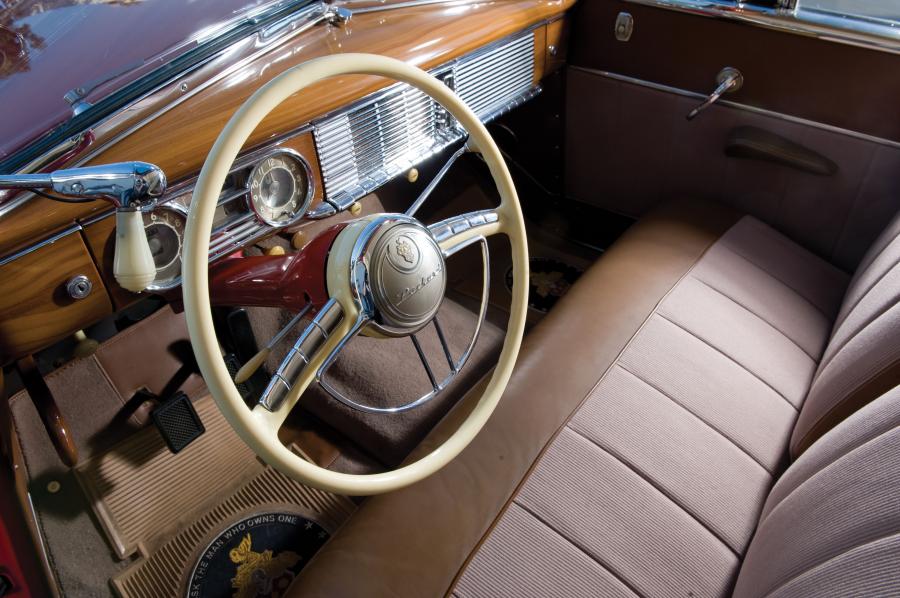 Интерьер Packard Custom Eight Convertible Coupe 1948 года  (фото 7 из 7)